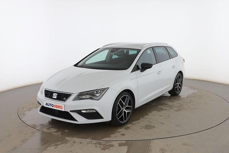Usado Seat Leon FR 150 CV (110 kW) 2018 Blanco Familiar