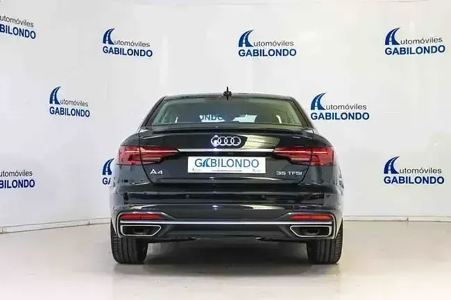Usado Audi A4 Advanced Plus 150 CV (110 kW) 2023 Negro Berlina