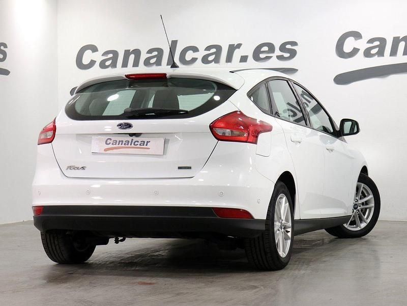 Begagnad Ford Focus Trend 125 HK (91 kW) 2018 Vit Sedan