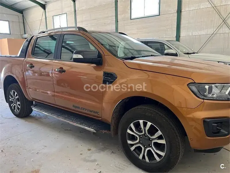 Usado Ford Ranger Wildtrack 213 CV (156 kW) 2022 Naranja Pickup/Camioneta