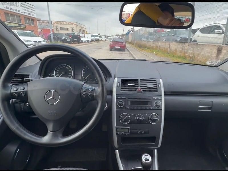 Usado Mercedes A180 Avantgarde 109 CV (80 kW) 2009 Gris / plata Monovolumen