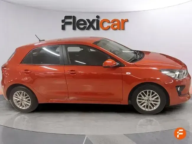 Usado Kia Rio 84 CV (61 kW) 2023 Rojo
