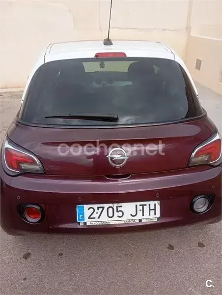 Usado Opel Adam Glam 100 CV (73 kW) 2016 Granate Utilitario