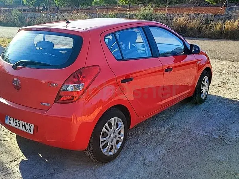 Usado Hyundai i20 Classic 78 CV (57 kW) 2011 Rojo Utilitario