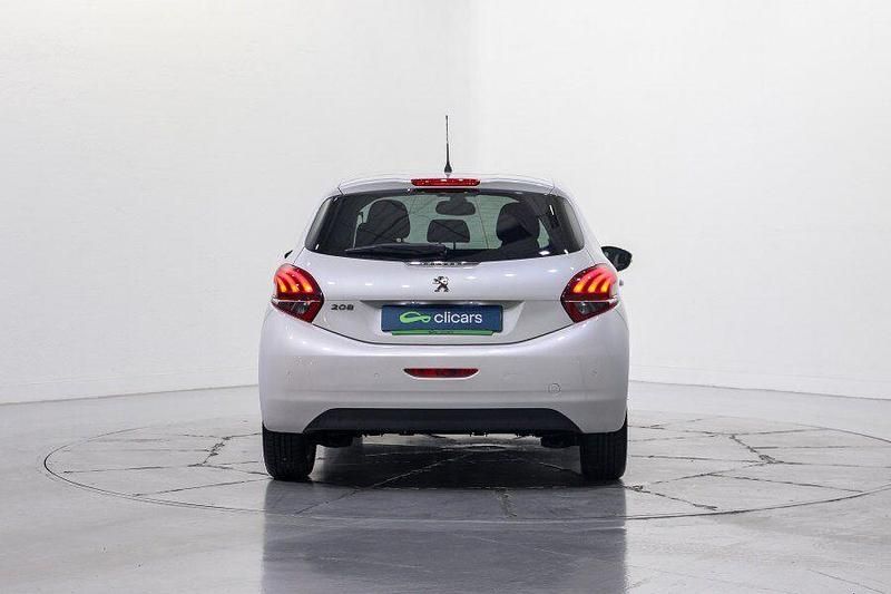 Usado Peugeot 208 Signature Sky 82 CV (60 kW) 2019 Blanco Utilitario