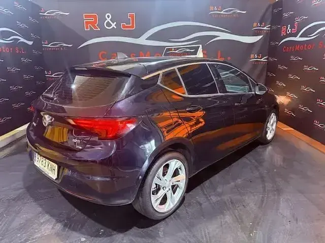 Usado Opel Astra Dynamic 110 CV (80 kW) 2018 Azul Berlina