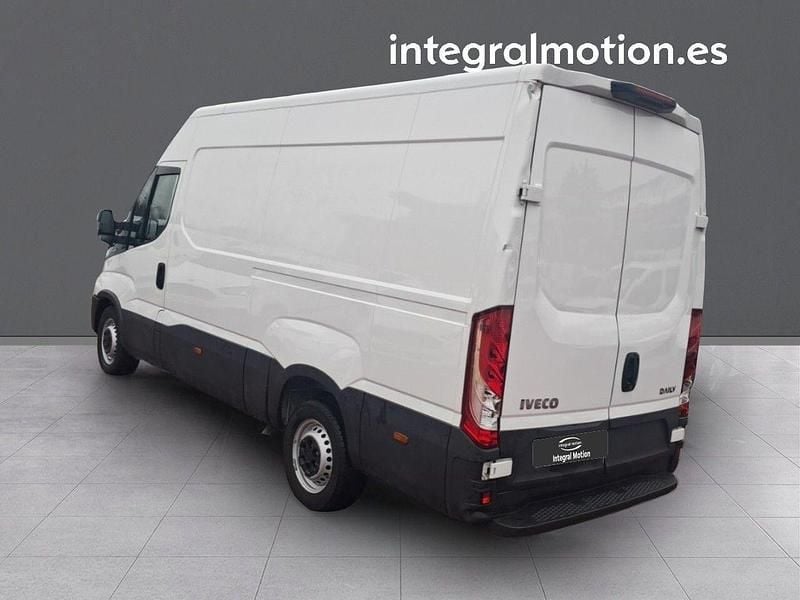 Usado Iveco Daily 156 CV (114 kW) 2023 Blanco Van