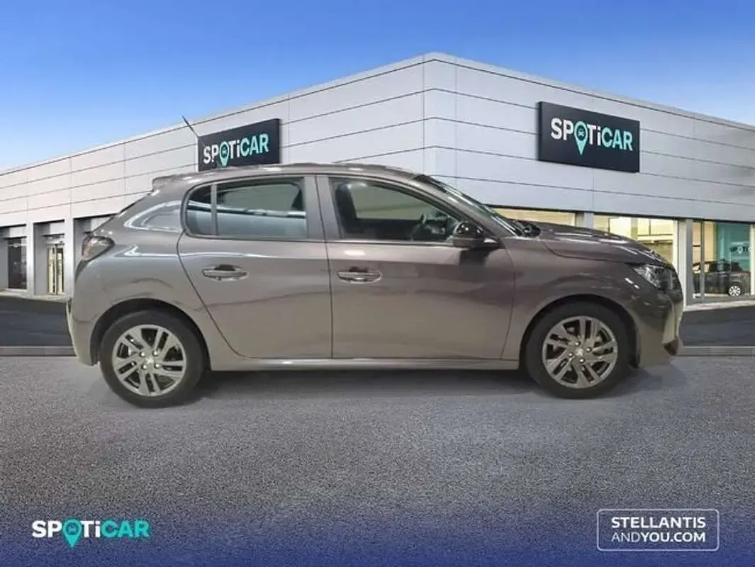 Usado Peugeot 208 Active 101 CV (74 kW) 2022 Gris Utilitario