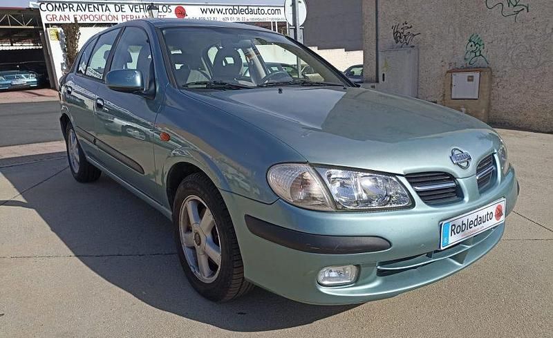 Usado Nissan Almera 112 CV (82 kW) 2001 Verde Berlina