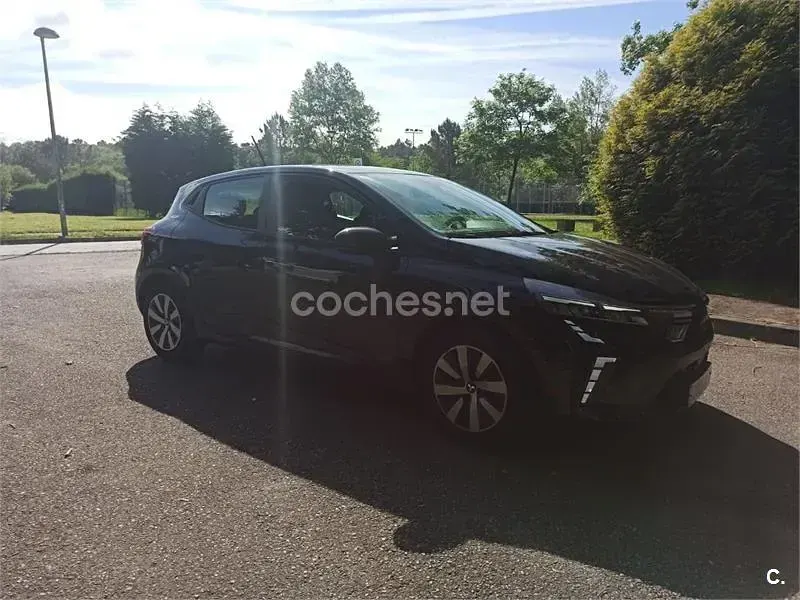 Usado Mitsubishi Colt Motion 65 CV (47 kW) 2024 Negro Utilitario