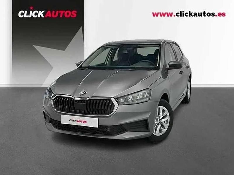 Usado Skoda Fabia Essence 95 CV (69 kW) 2025 Gris Utilitario