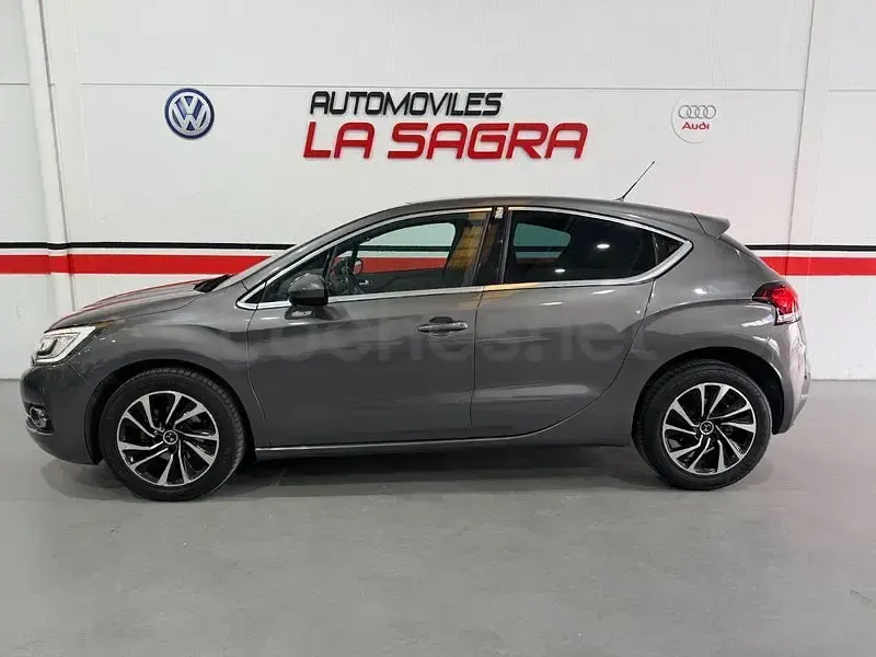 Usado DS Automobiles DS4 Design 120 CV (88 kW) 2016 Gris / plata Berlina