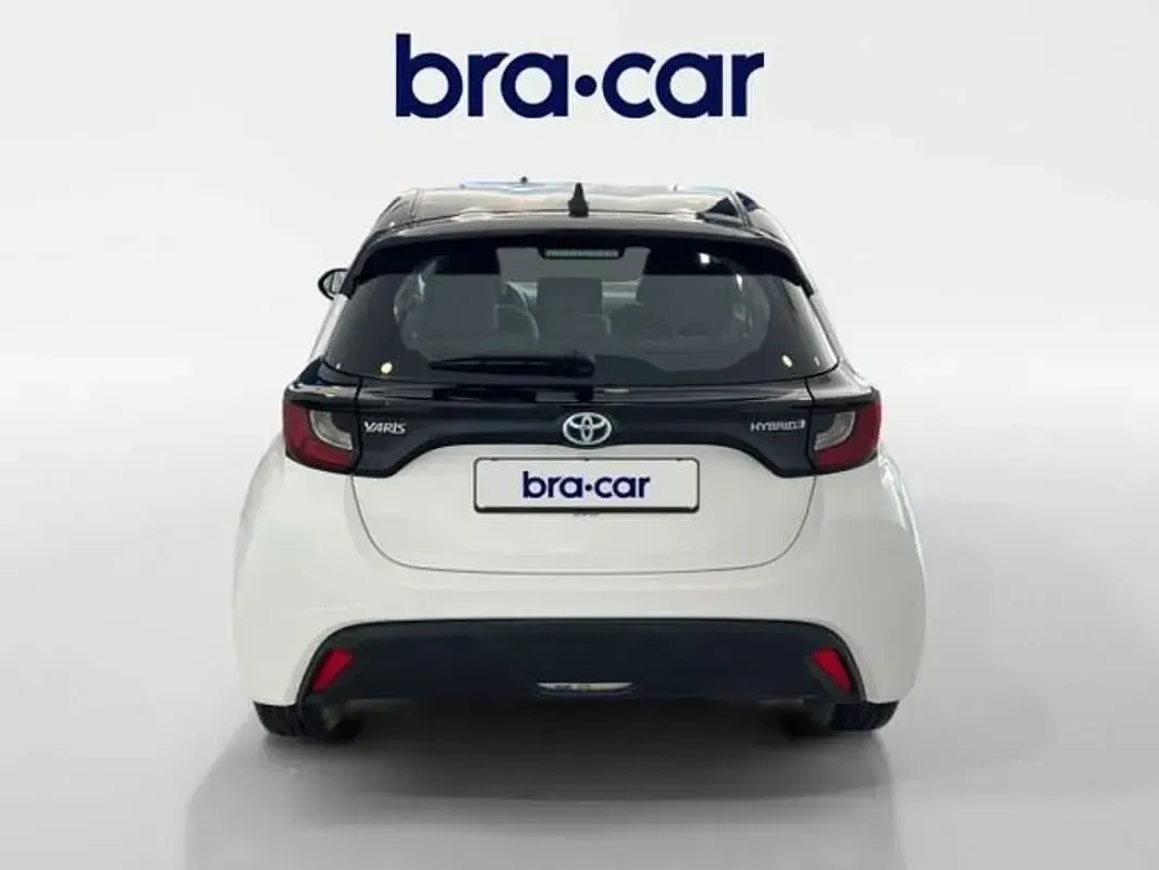 Usado Toyota Yaris Active 116 CV (85 kW) 2022 Blanco Utilitario