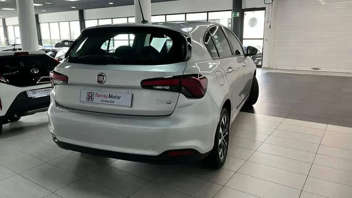 Usado Fiat Tipo Life 95 CV (69 kW) 2020 Gris / plata Berlina