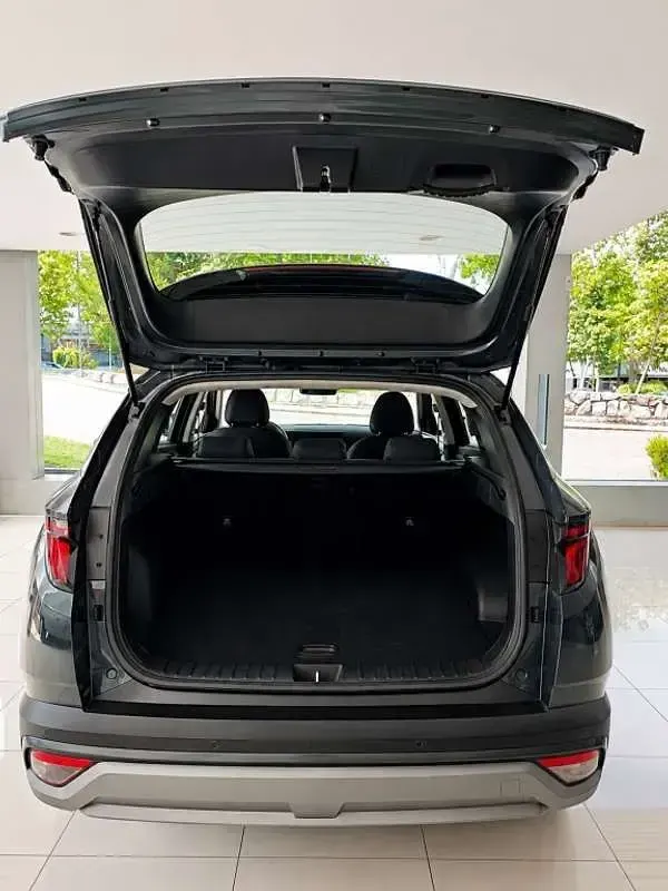 Usado Hyundai Tucson 252 CV (185 kW) 2025 Gris SUV