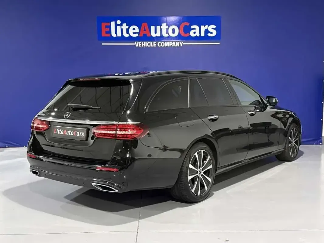 Usado Mercedes E300 306 CV (225 kW) 2022 Negro Familiar