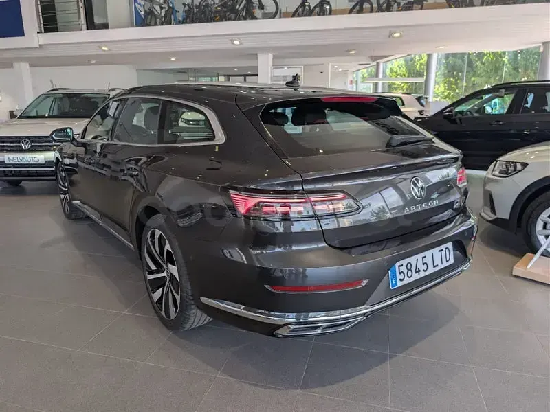 Usado VW Arteon R-line 150 CV (110 kW) 2021 Gris / plata Familiar