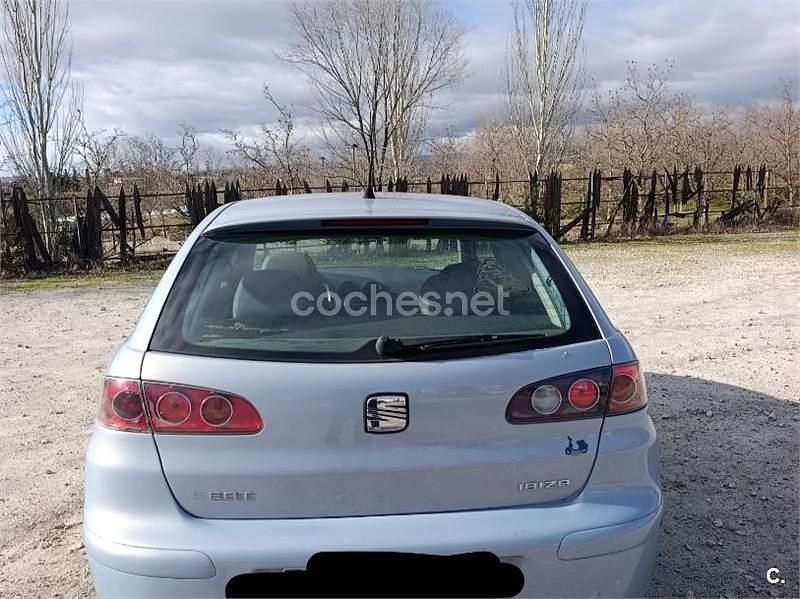 Usado Seat Ibiza Stella 75 CV (55 kW) 2003 Azul Berlina