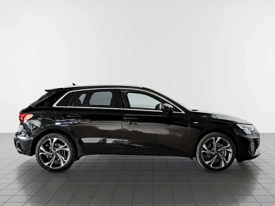 Usado Audi A3 Sportback e-tron Comfort 204 CV (150 kW) 2026 Negro Utilitario