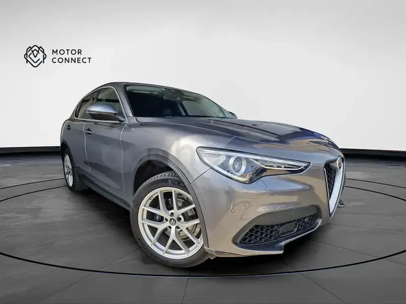 Usado Alfa Romeo Stelvio 280 CV (205 kW) 2017 Gris / plata SUV