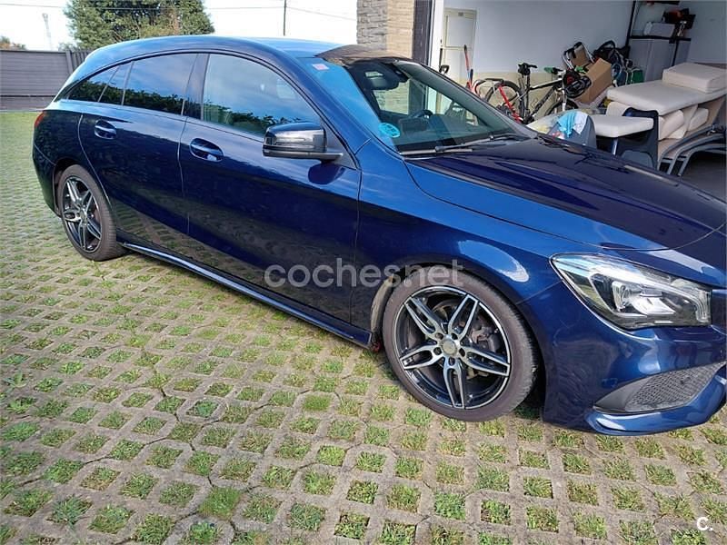 Usado Mercedes CLA200 Shooting Brake AMG line 136 CV (100 kW) 2016 Azul Familiar