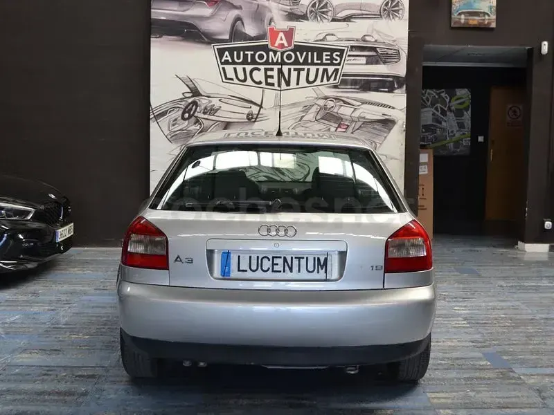 Usado Audi A3 Ambiente 130 CV (95 kW) 2001 Gris / plata Utilitario