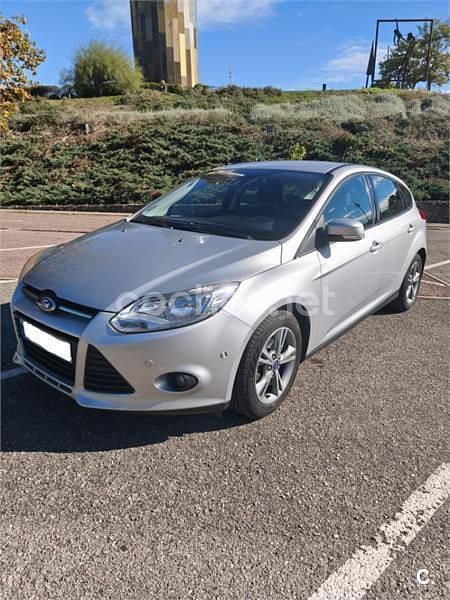 Usado Ford Focus Trend 115 CV (84 kW) 2014 Gris / plata Berlina