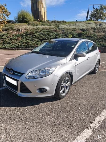 Gris / plata Usado 2014 Ford Focus Trend Berlina | 8700 € (Precio justo) - Imagen 1/4