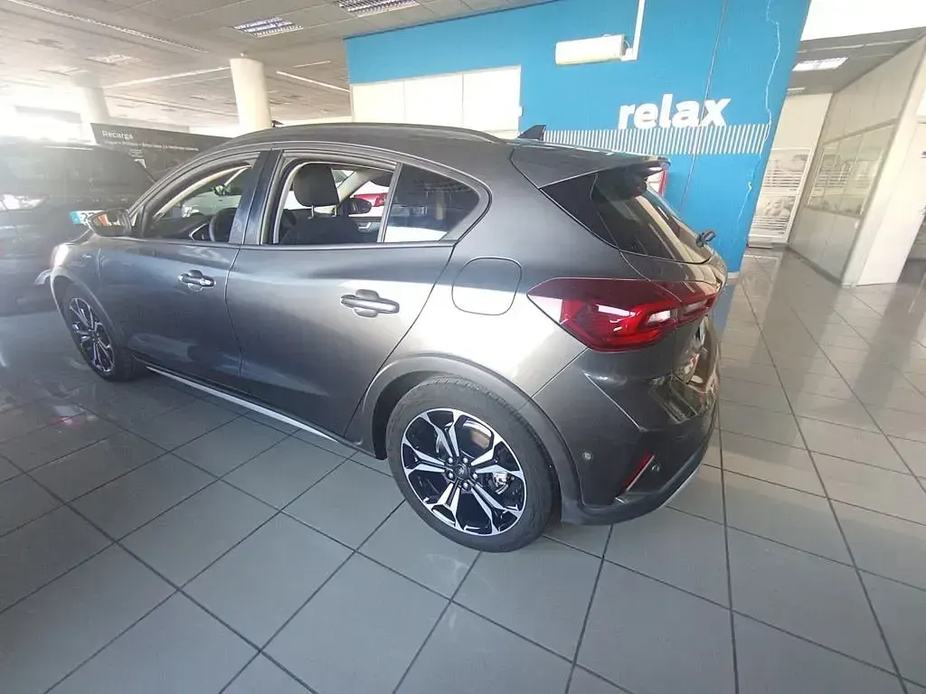 Usado Ford Focus Active X 155 CV (114 kW) 2024 Gris magnetic (metalizado) Berlina
