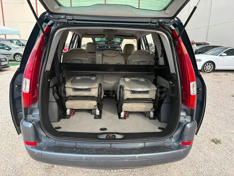 Usado Citroën C8 Exclusive 173 CV (127 kW) 2009 Gris / plata Monovolumen