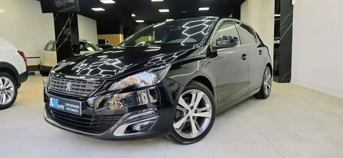 Usado Peugeot 308 GT-line 131 CV (96 kW) 2015 Negro Utilitario