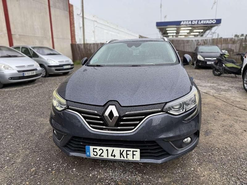 Usado Renault Mégane GrandTour Zen 116 CV (85 kW) 2018 Gris Familiar