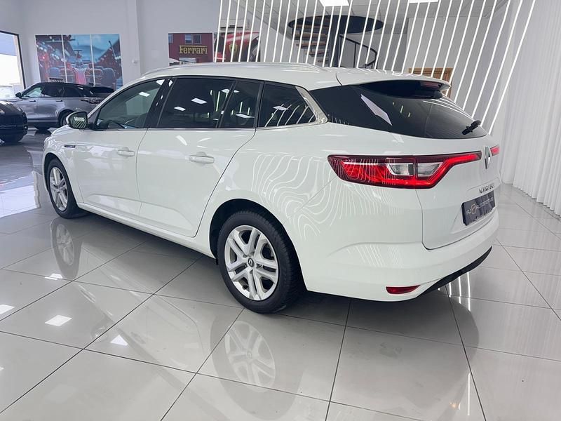 Usado Renault Mégane IV Business 115 CV (84 kW) 2020 Blanco Familiar