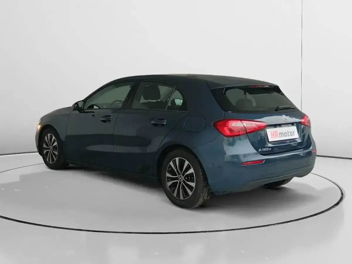 Usado Mercedes A180 116 HP (85 kW) 2022 Azul Sedan
