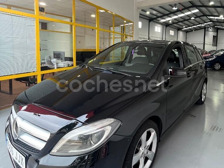 Negro Usado 2014 Mercedes B180 Monovolumen | 7499 € (Precio justo) - Imagen 1/4