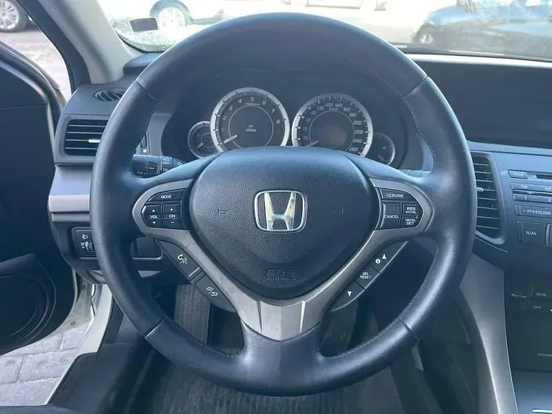 Usado Honda Accord Elegance 156 CV (114 kW) 2010 Blanco Familiar