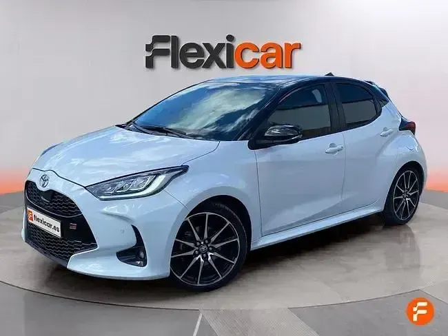 Usado Toyota Yaris Hybrid Plus 130 CV (95 kW) 2024 Blanco