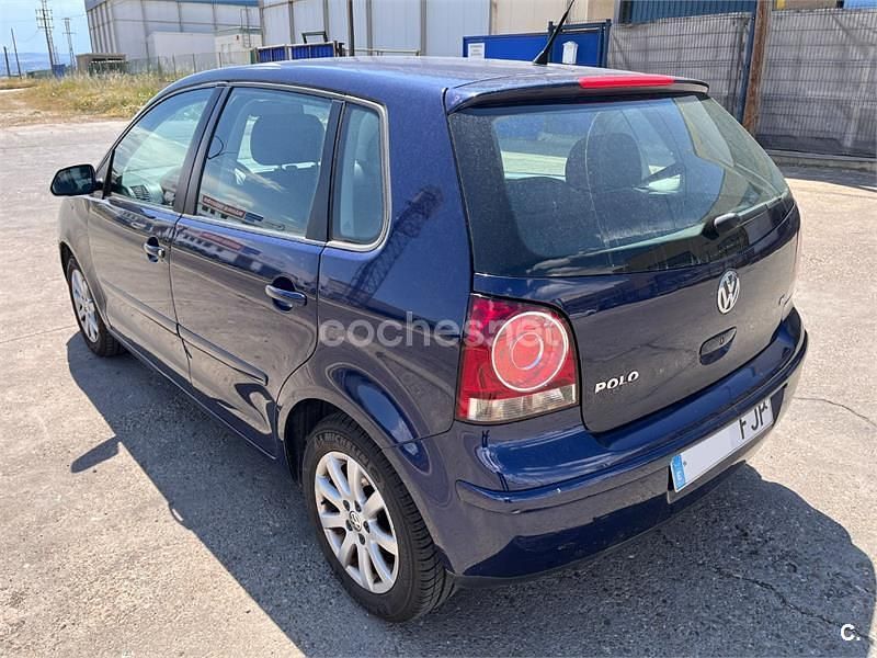 Usado VW Polo Sportline 105 CV (77 kW) 2006 Azul Berlina