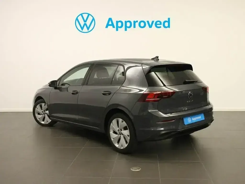 Usado VW Golf VIII 115 CV (84 kW) 2025 Gris Berlina