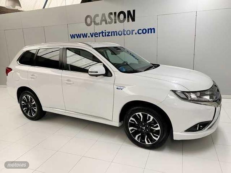 Usado Mitsubishi Outlander P-HEV 203 CV (149 kW) 2018 Blanco SUV