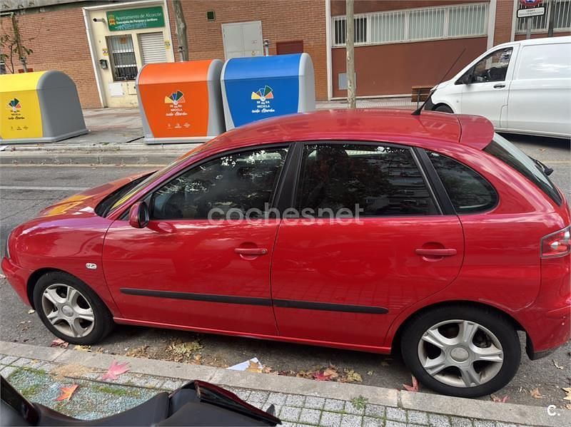 Usado Seat Ibiza Fresh 100 CV (73 kW) 2005 Rojo Utilitario