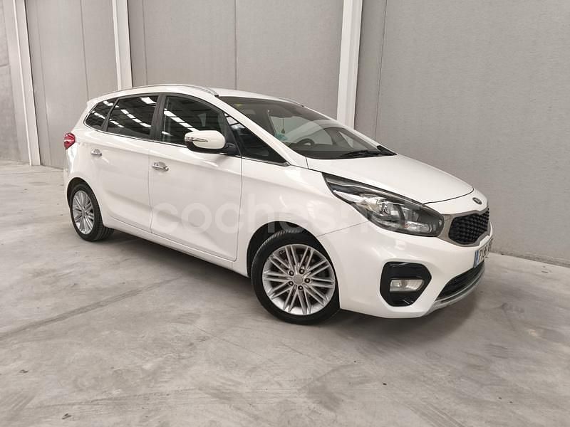 Blanco Usado 2017 Kia Carens Monovolumen | 8499 € (Buen precio) - Imagen 1/4