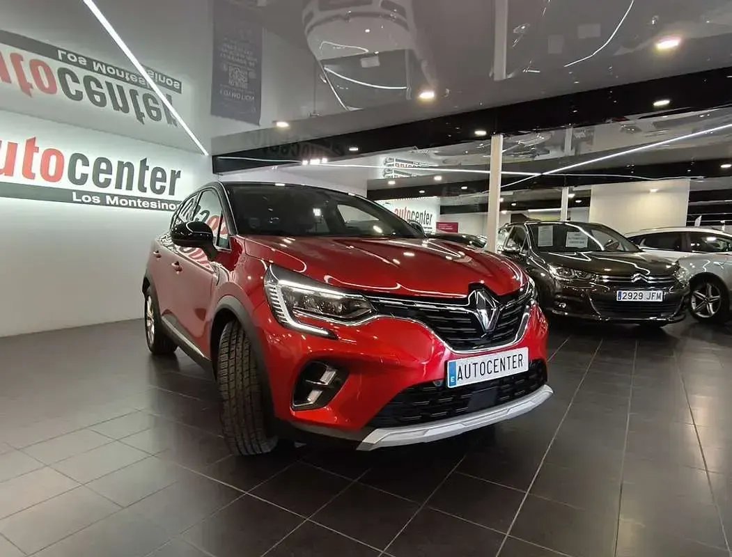 Usado Renault Captur Zen 131 CV (96 kW) 2020 Rojo SUV