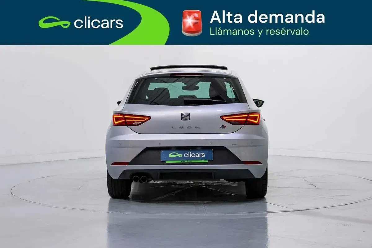 Usado Seat Leon FR 150 CV (110 kW) 2018 Plateado Utilitario