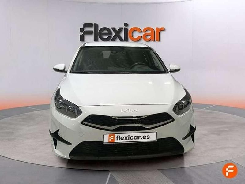 Usado Kia Ceed 120 CV (88 kW) 2024 Blanco Utilitario