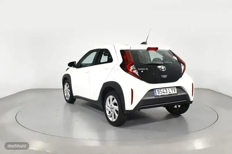 Usado Toyota Aygo X Play 72 CV (52 kW) 2022 Blanco SUV