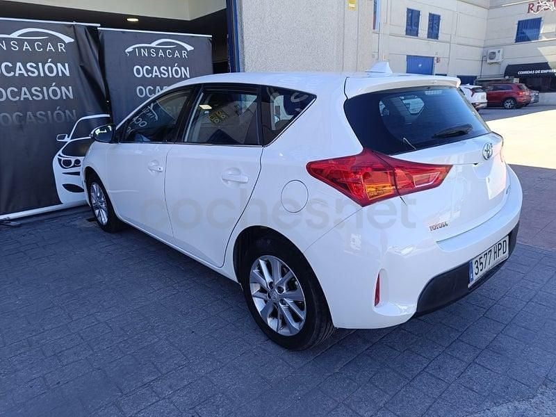 Usado Toyota Auris Active 132 CV (97 kW) 2013 Blanco Berlina
