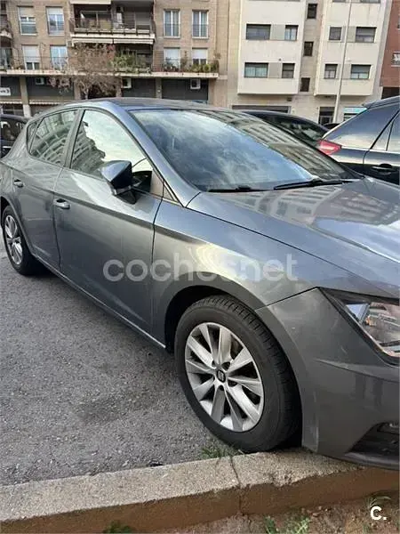 Usado Seat Leon Reference 110 CV (80 kW) 2017 Gris / plata Berlina