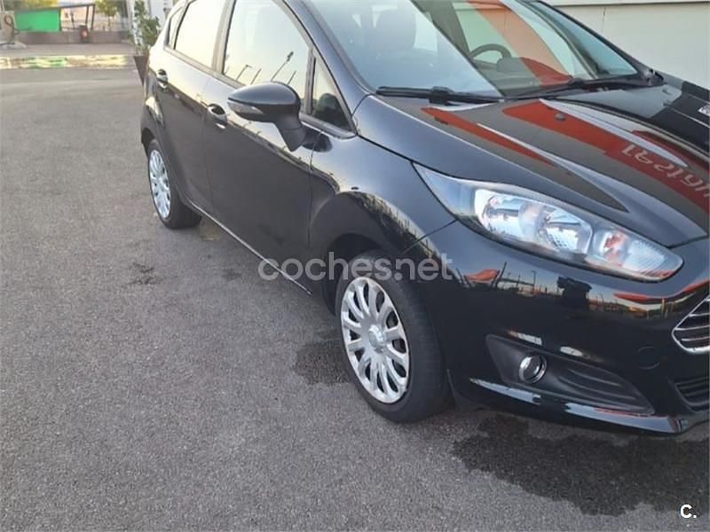 Usado Ford Fiesta Trend 82 CV (60 kW) 2015 Negro Berlina