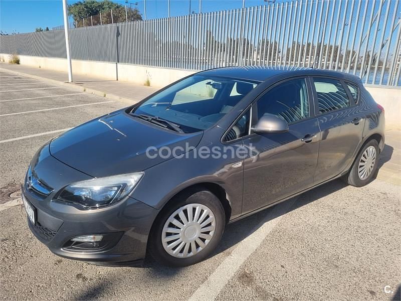 Gris / plata Usado 2017 Opel Astra Selective Berlina | 8200 € (Super precio) - Imagen 1/4